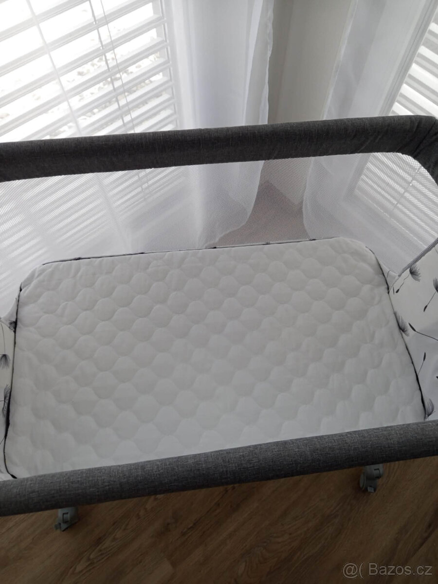 Cestovní postýlka na kolečkách - 3