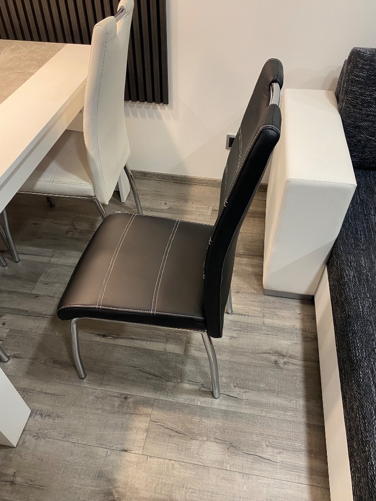 Jidelni stůl se židlemi - 3