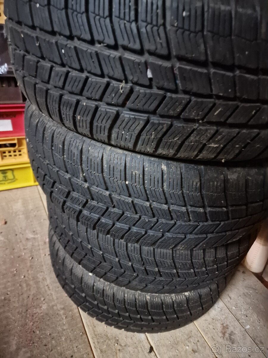 Prodam zimaky na dojeti 185/60 r15 - 3
