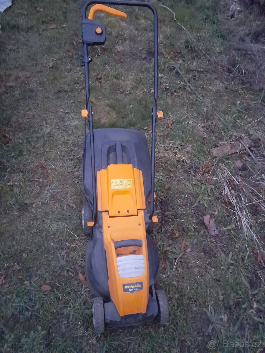 Elektrická sekačka Riwall 1500w, 36cm - 3