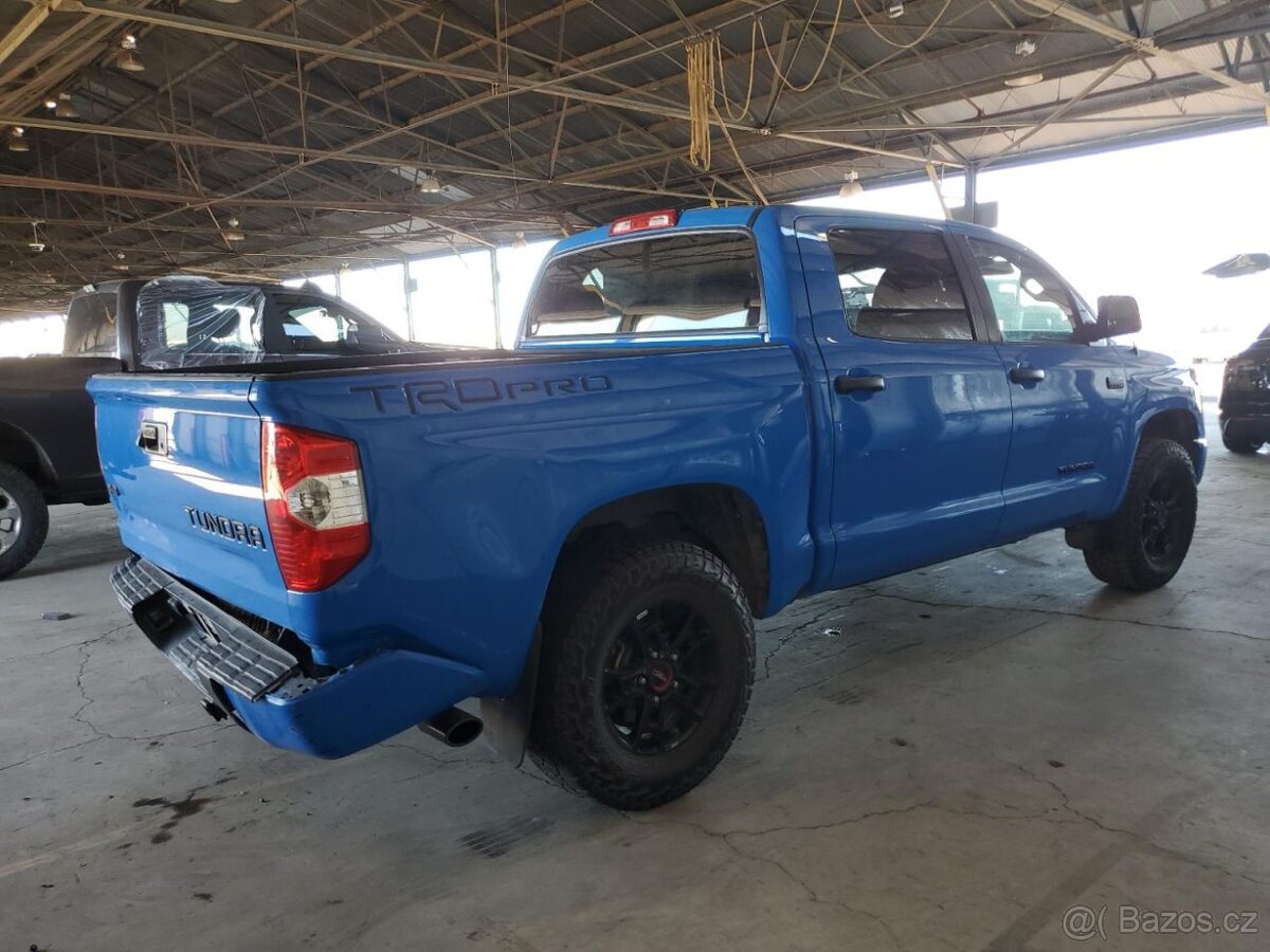 TOYOTA TUNDRA CREWMAX SR5