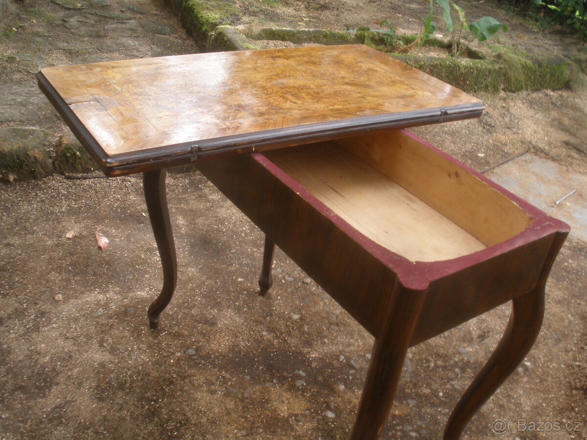Starožitný rozkládací intarzovaný hrací stolek - 3
