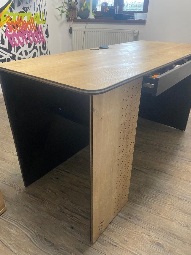 Psací stůl, komoda, vestavná skříň - 3