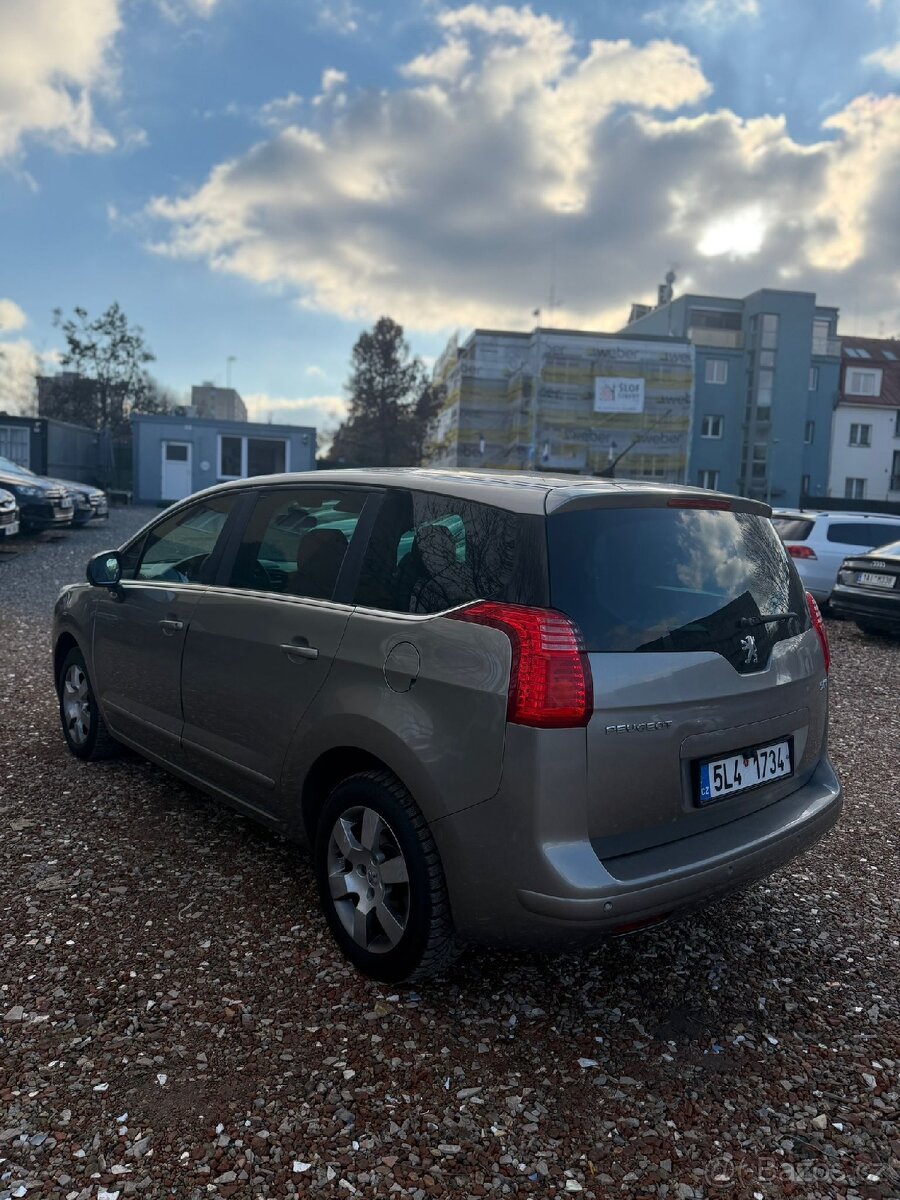 Peugeot 5008 1.6 HDi 80 kW 2010rok
- 3