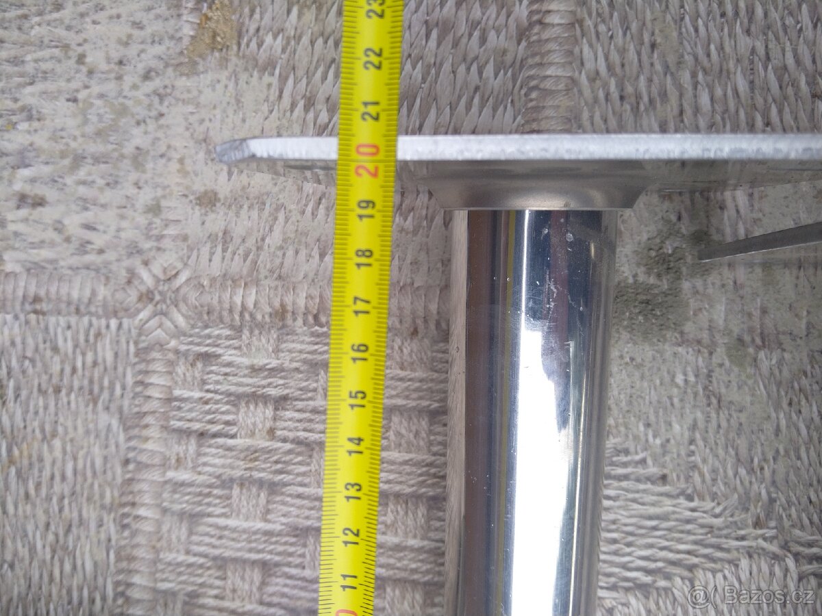 Al držáky na WiFi nebo anteny - 3