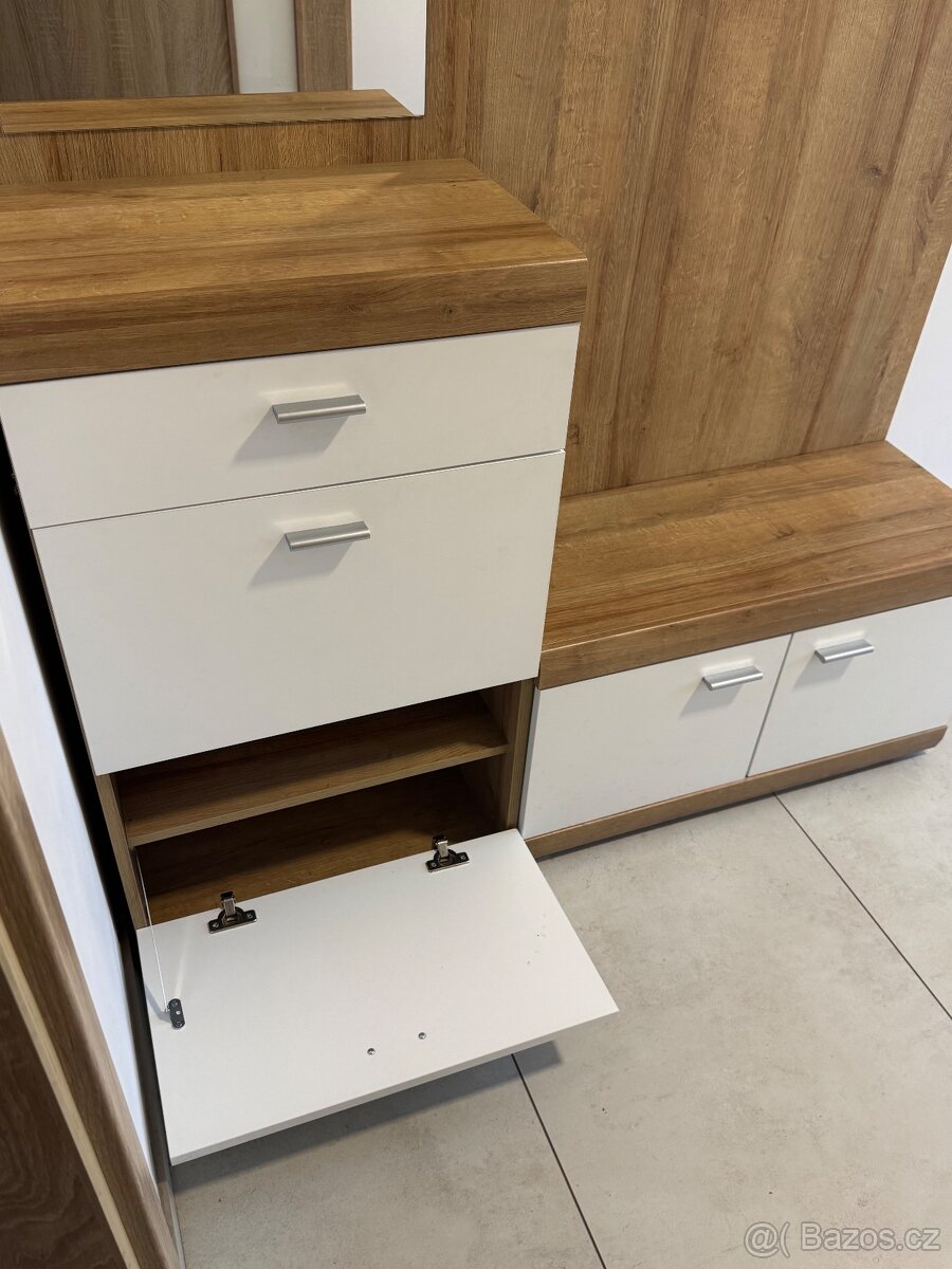 Předsíňová stěna - 3