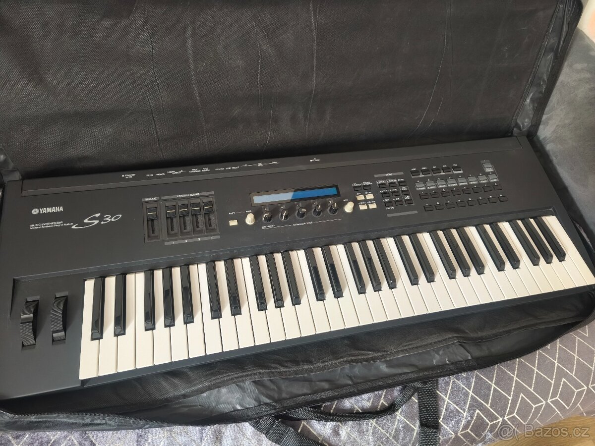 Yamaha S30 - 3