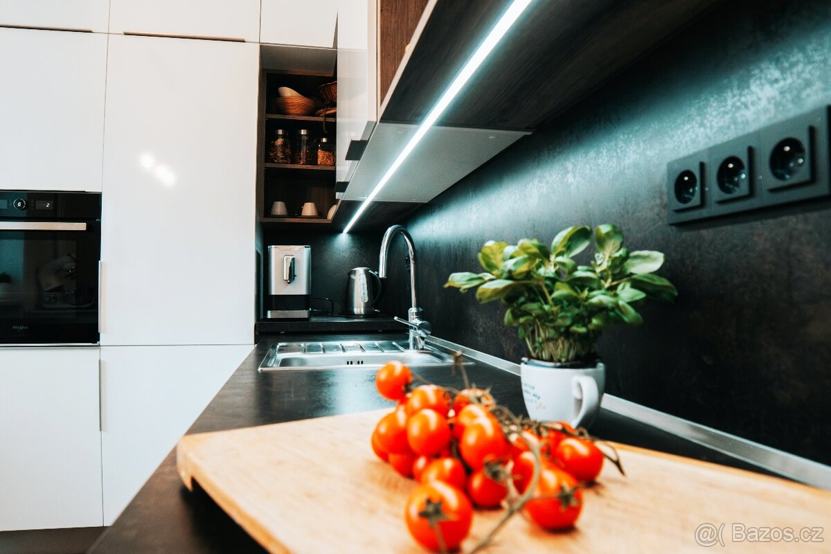 cihlový byt 3+1 s garáží a dílnou - 3