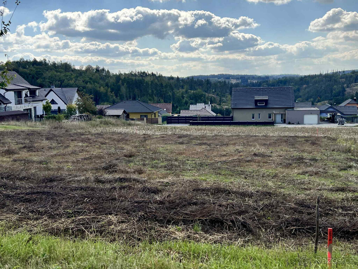Prodej stavebního pozemku 954 m² Petráveč - 3