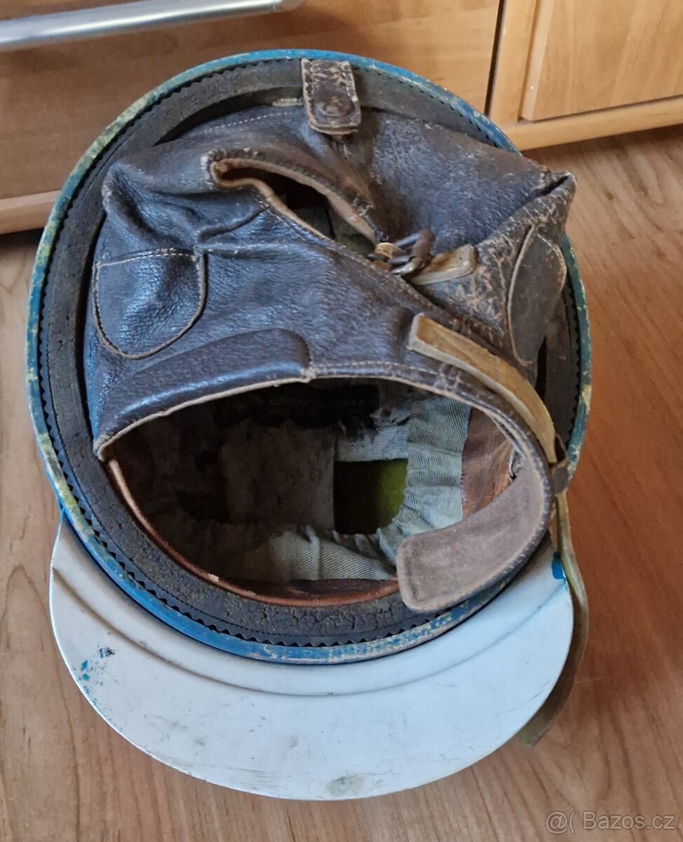 Helma,přilba hříbek,kokosák aj.- 3 ks a brýle - zachovalé - 3