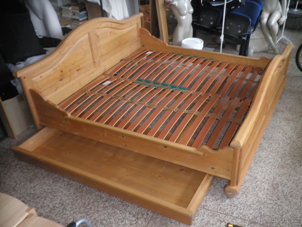 Dřevěná manželská postel s rošty - 3