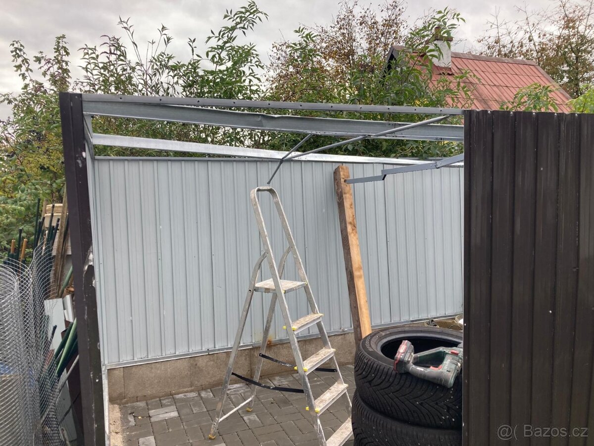 Plechová garáž cca 10X2,5M - 3