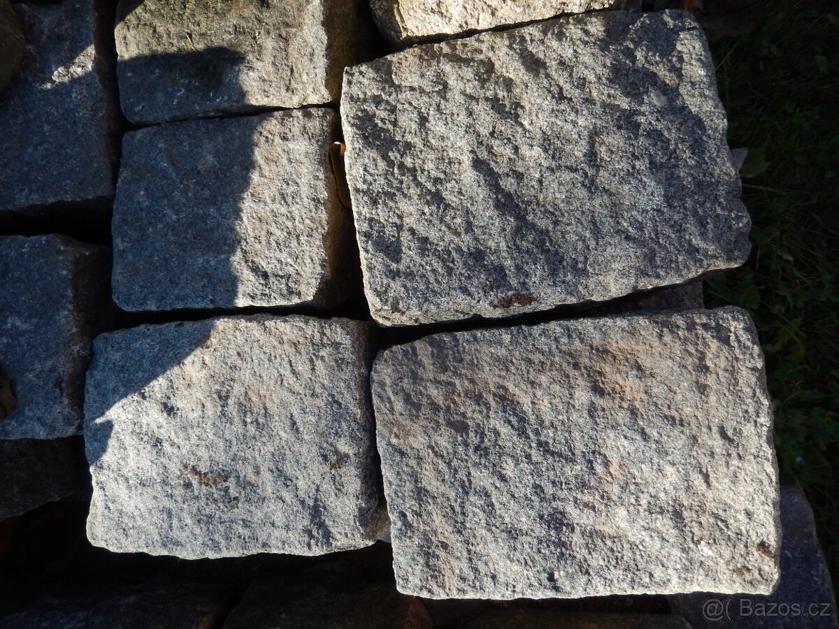 VELKÉ DLAŽEBNÍ KOSTKY - 3