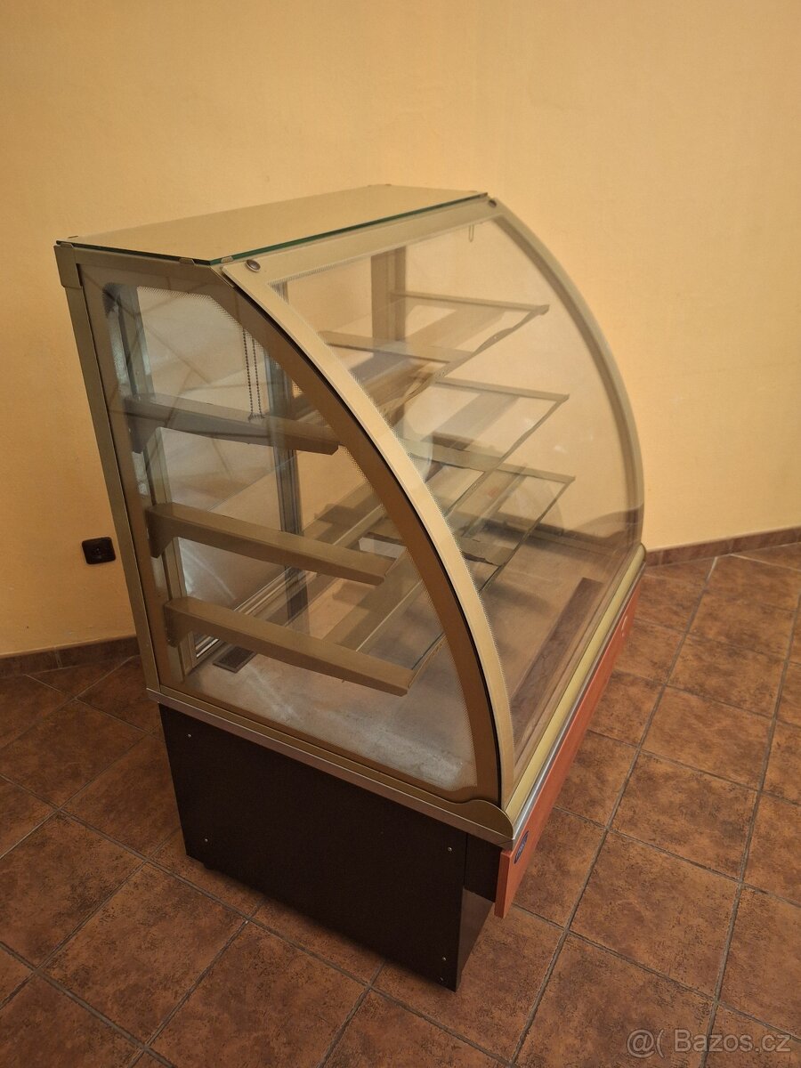 🧁 Chladicí zákusková vitrína – 93 cm, úsporná, výborný stav - 3