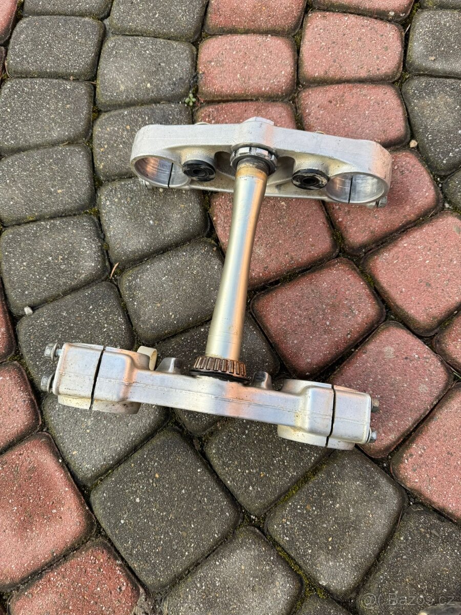 držáky vidlic horní a dolní můstky zavěšení honda cr 125 - 3