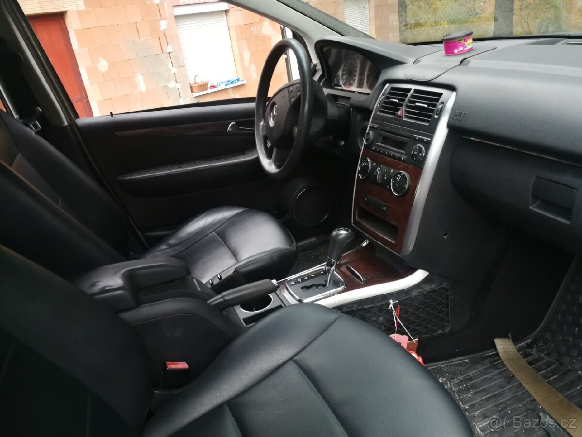 Mercedes B 180cdi w245 díly - 3
