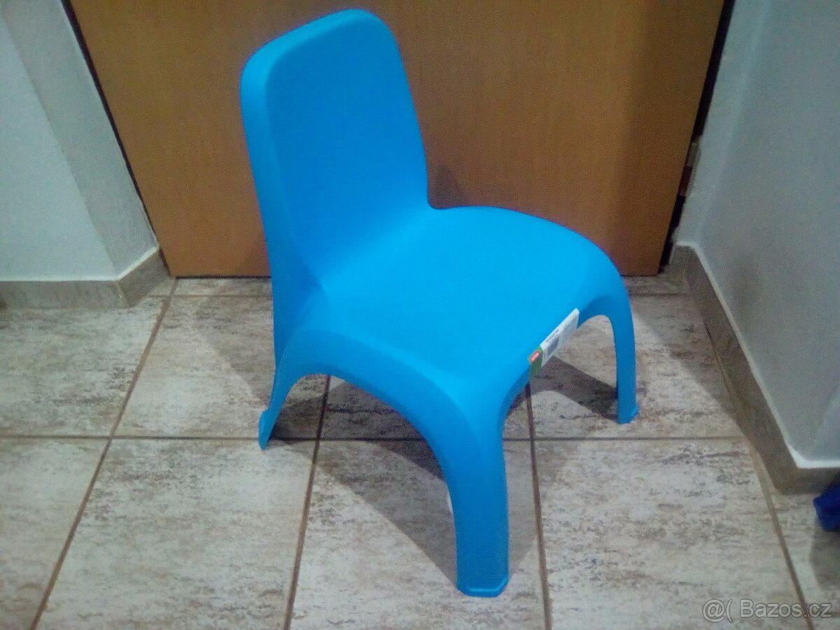 Modrá plastová židlička - 3