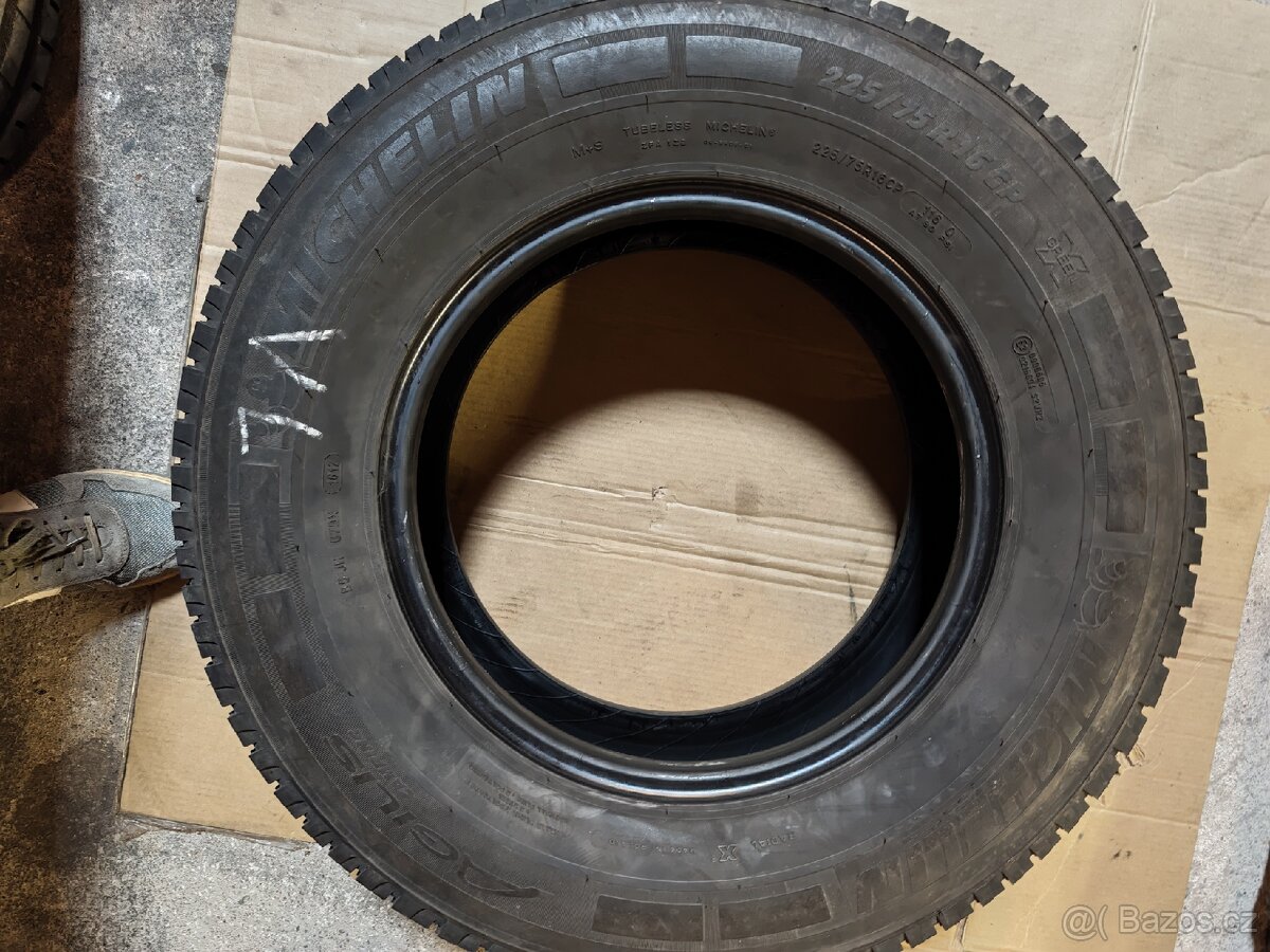 Michelin agilis 225/75r16 C - 3
