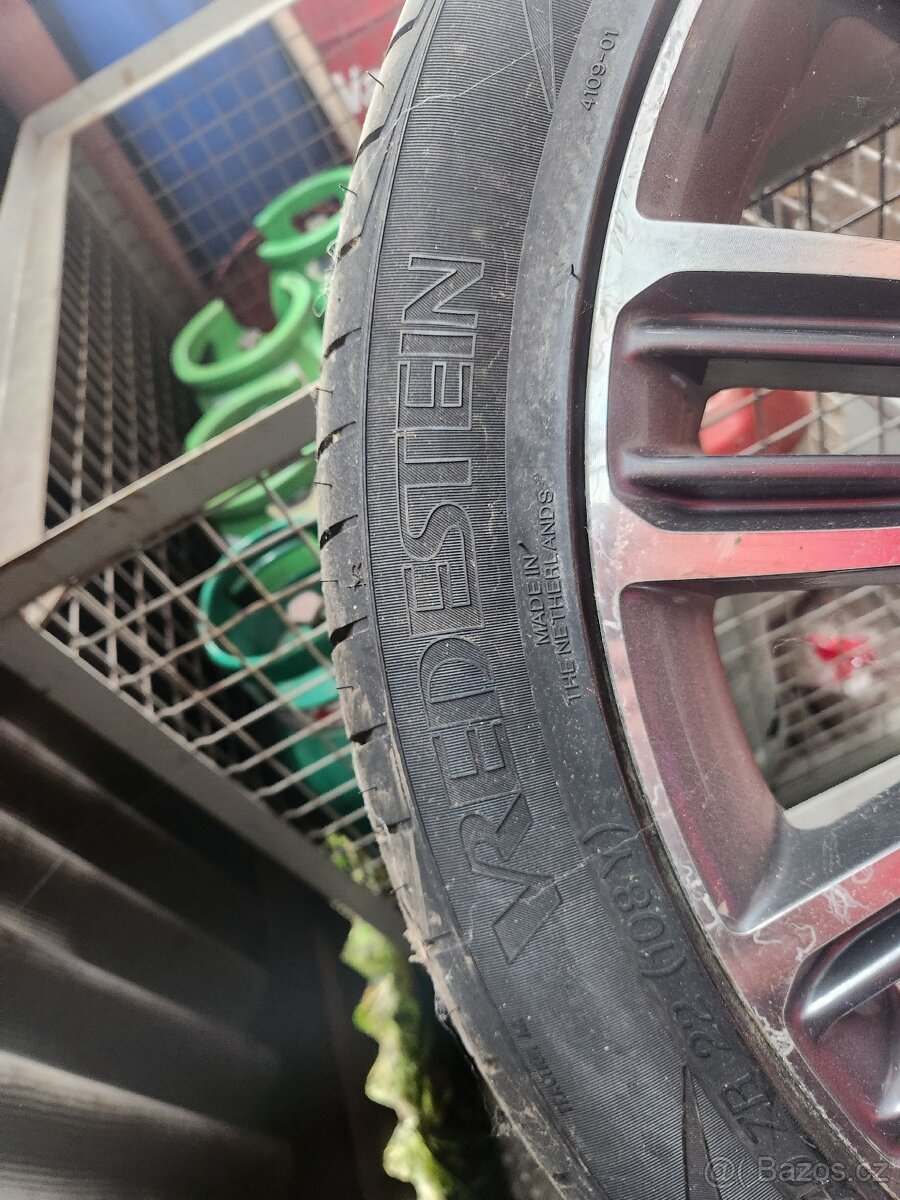 Originál Land rover 275/40/ZR22 ,pneu 90%