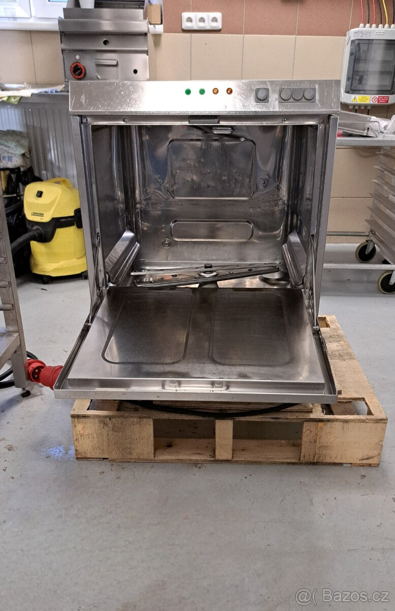 Myčka na nádobí Komel 400V - 3