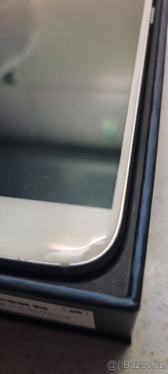 Prodám mobilní telefon Samsung Galaxy S7 v bílé barvě - 3