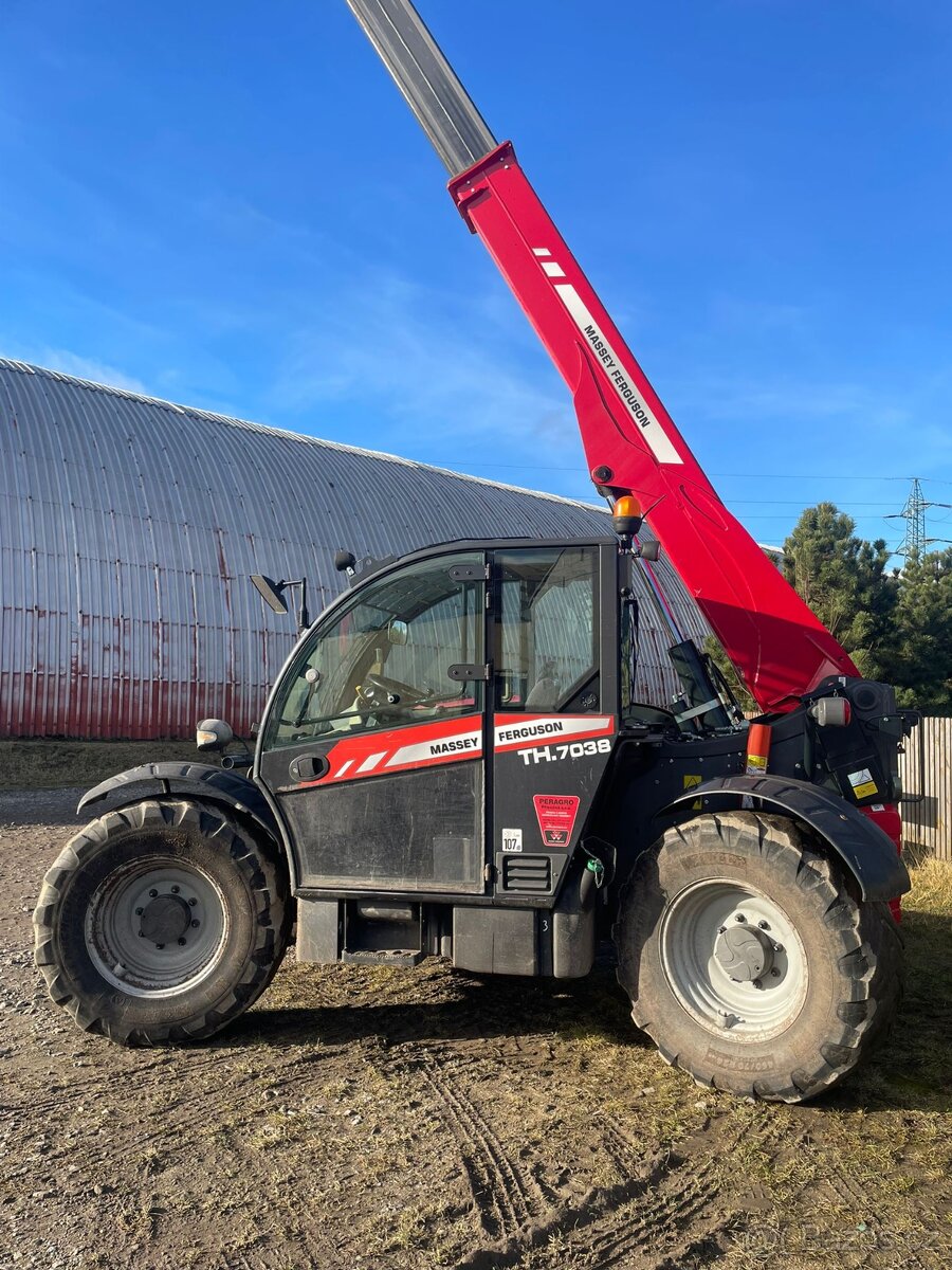 Teleskopický manipulátor Massey Ferguson TH 7038 - 3