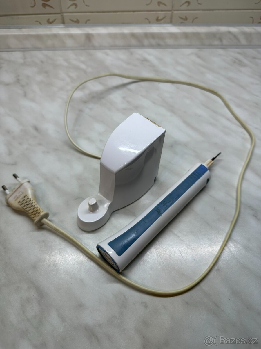 Elektrický kartáček Braun Oral B - 3