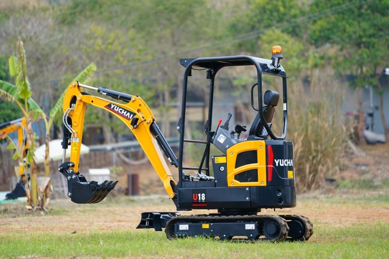 Minibager YUCHAI U18 Premium 1800 kg - 3