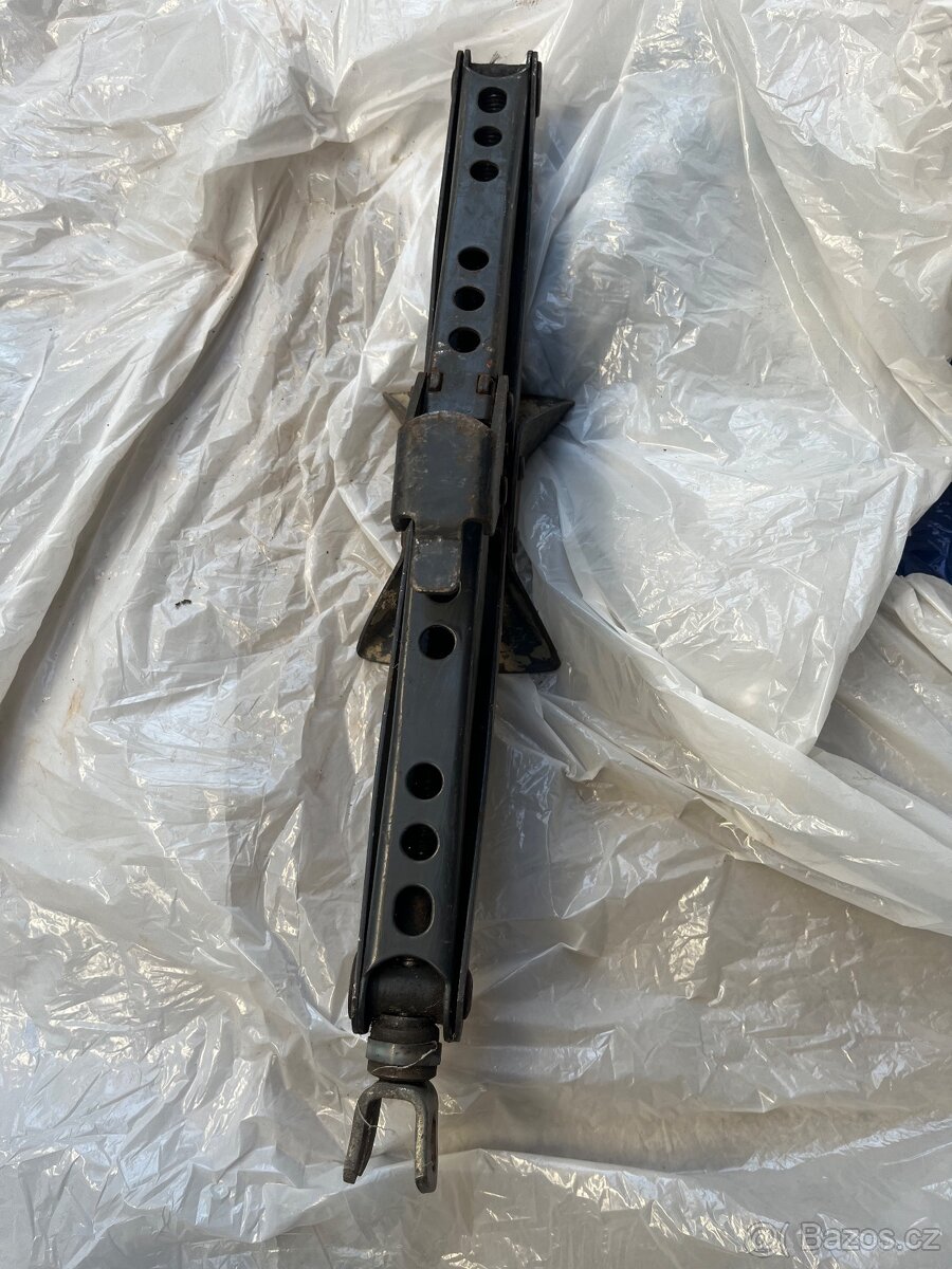 Nůžkový zvedák. - 3