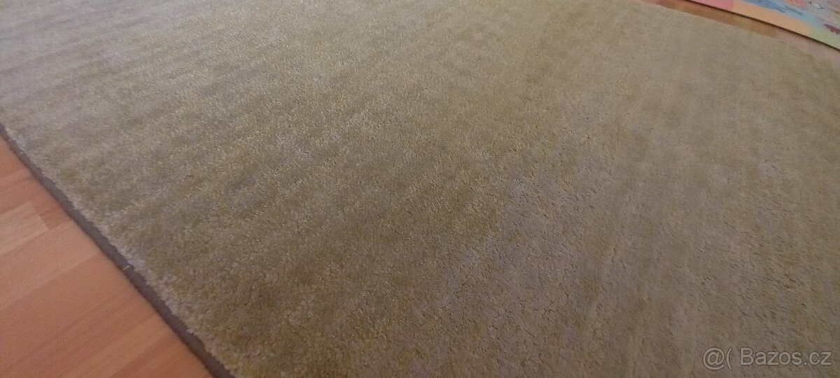 Kvalitní zelenkavy koberec 132 x 190 cm - 3