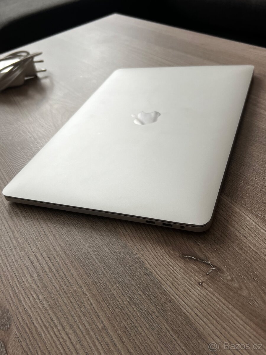 Apple MacBook Pro 13" s Touch Barem (2016) - i5 / 8GB - 3