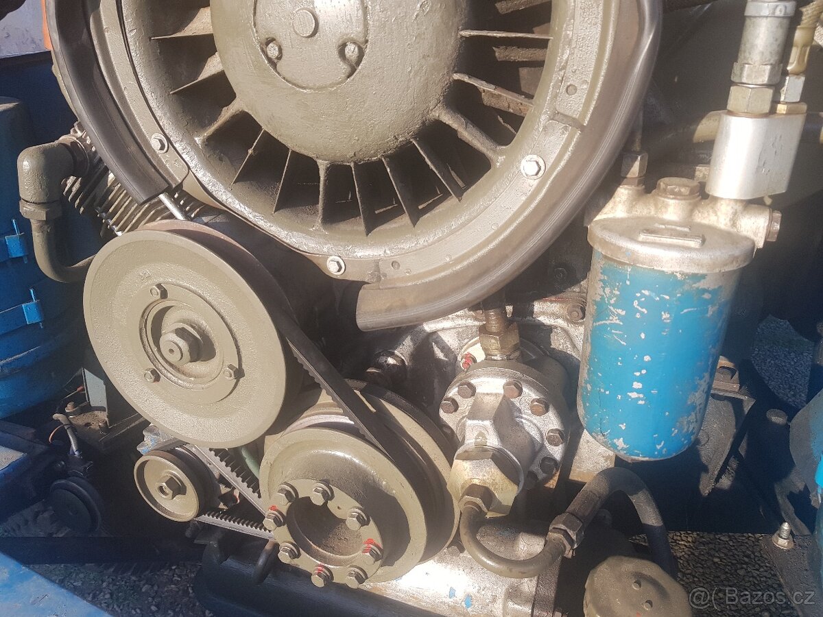 Tatra 148 kabina, rozvodovka , nápravy, motory - 3