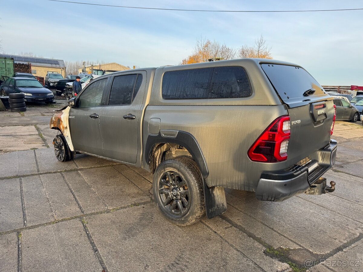 Toyota Hilux DOUBLE CAB INVINCIBLE SPORT