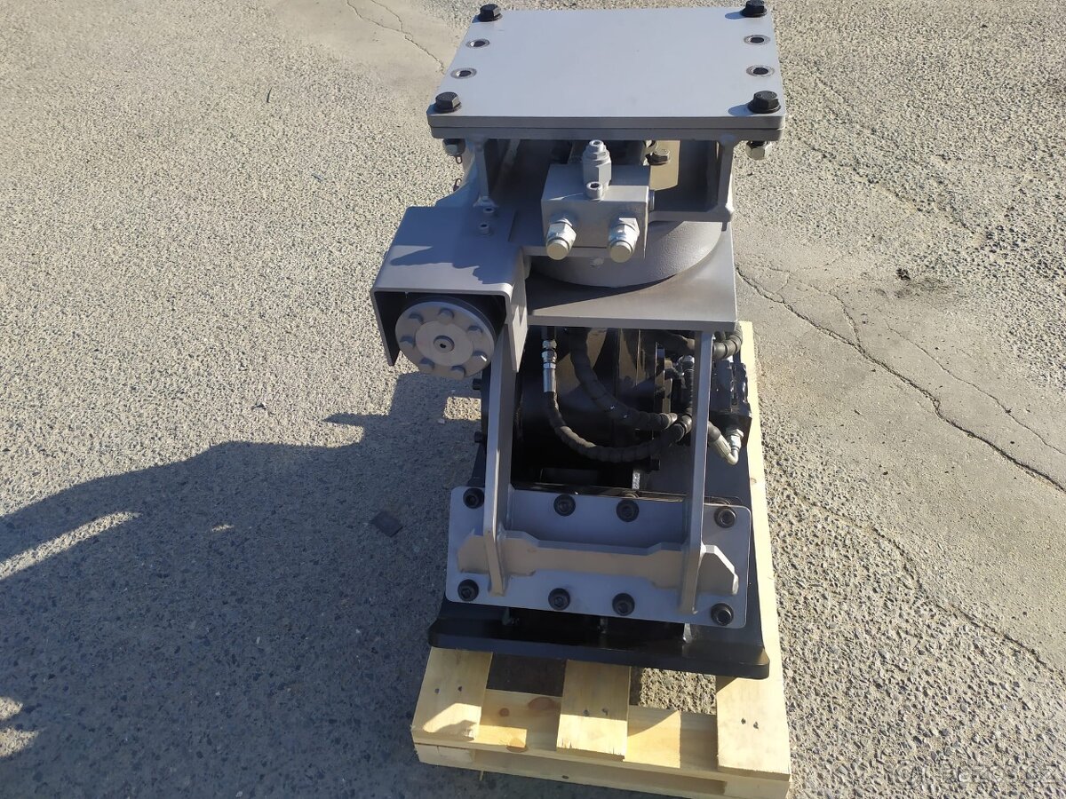 Hydraulická vibrační deska s otočí Hardy Premium HD02 3-4,5t - 3