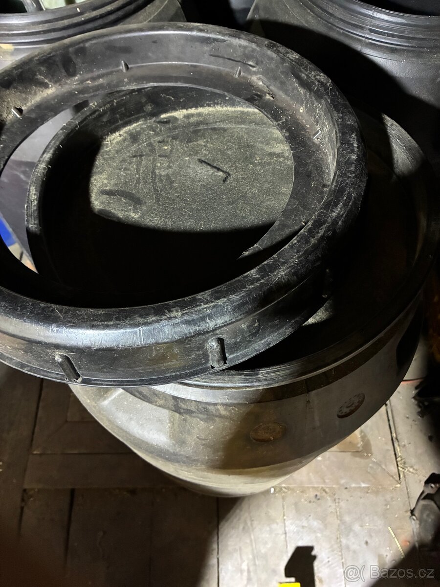 Plastový sud 250l - 3