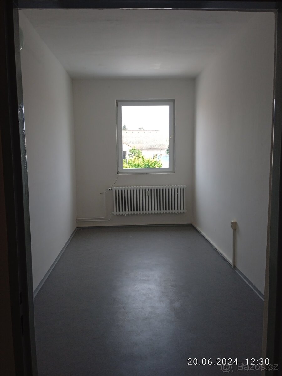 Pronájem skladů a kanceláří - 3