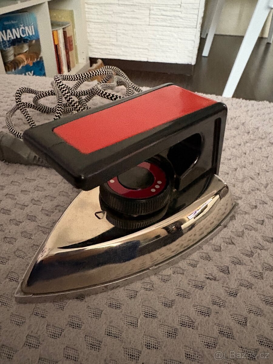 Prodám retro cestovní žehličku vyrobenou v CCCP, zachovalá, - 3