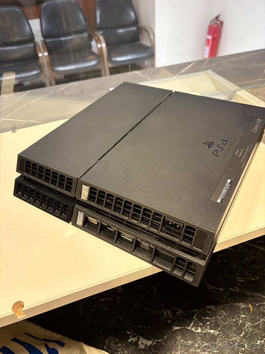 PlayStation 4 (500 GB) + originální černý ovladač - 3
