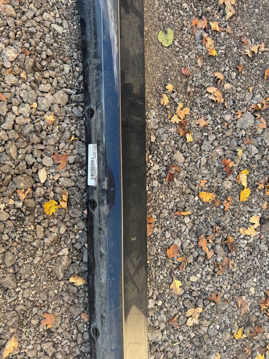 Pravý plastový práh BMW G11 (7) - 3