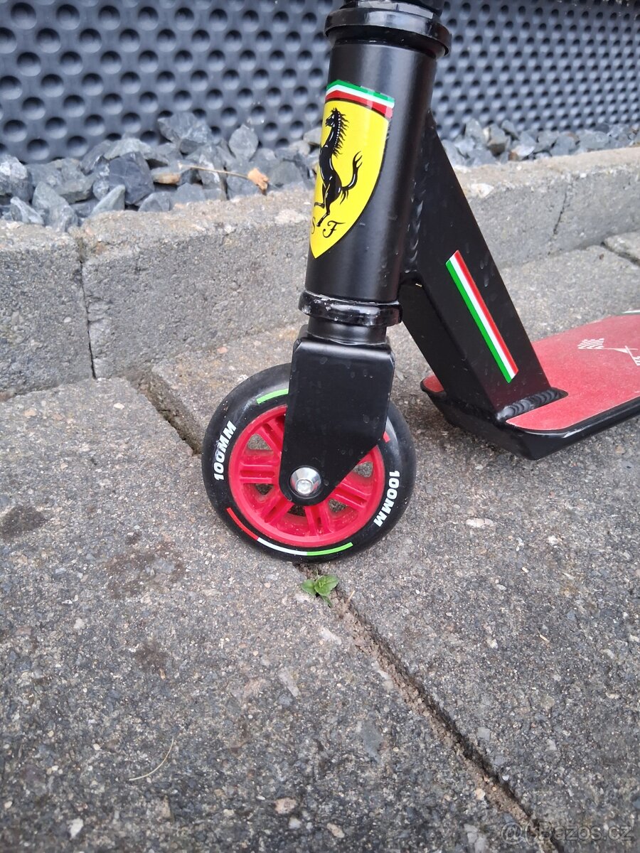 Freestyle koloběžka Ferrari - 3