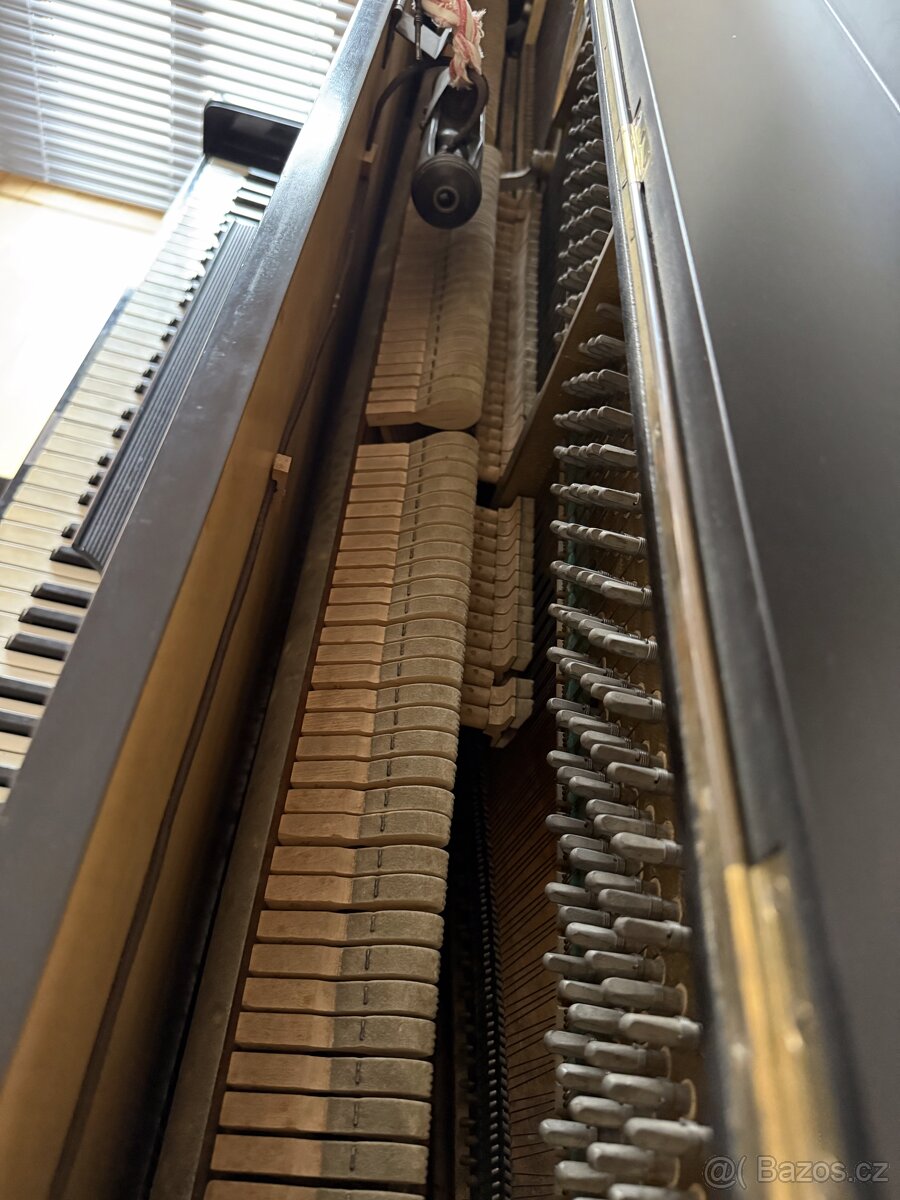 Piano zn. Petrof - 3