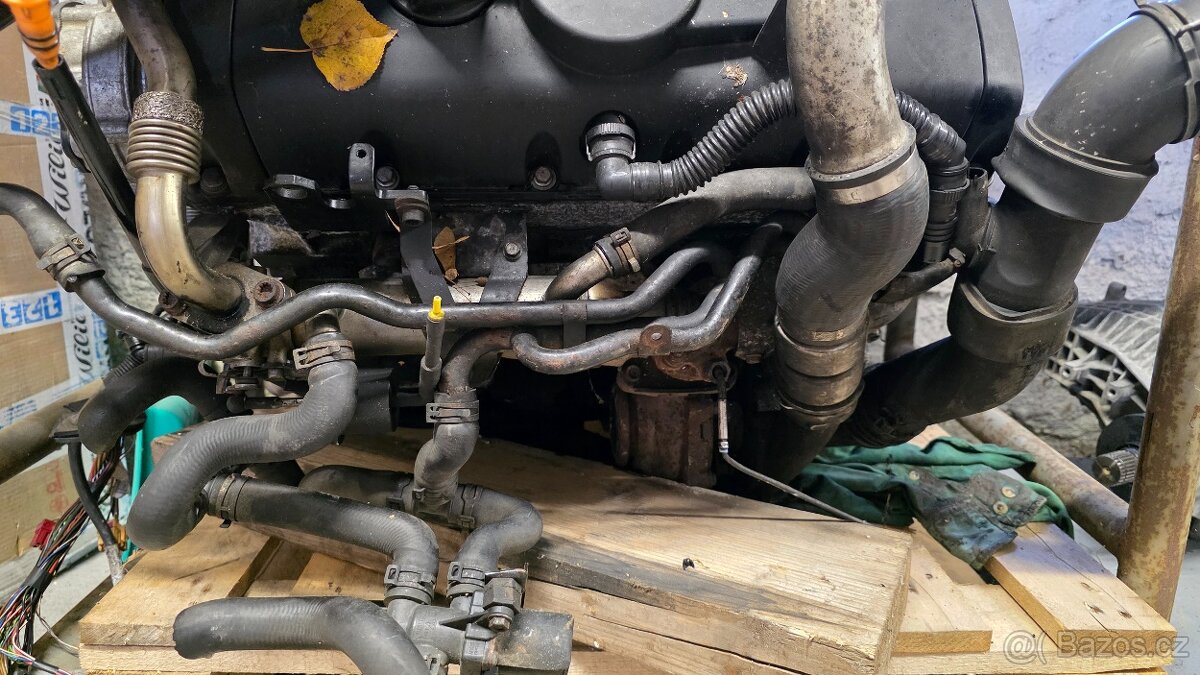 VW T5 2,5tdi 128kW , kompletní poškozený motor BPC - 3