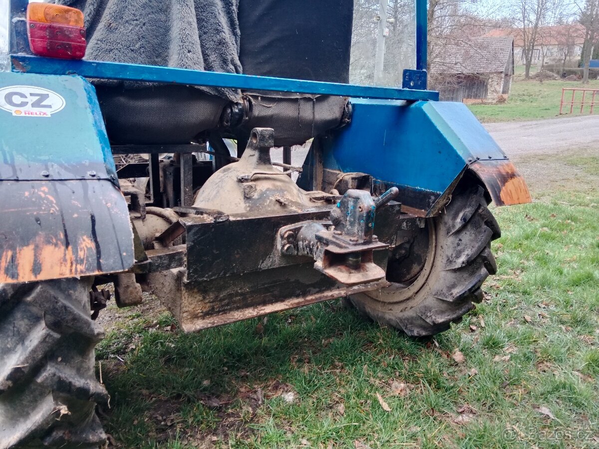 Malotraktor domácí výroby s vlečkou. - 3