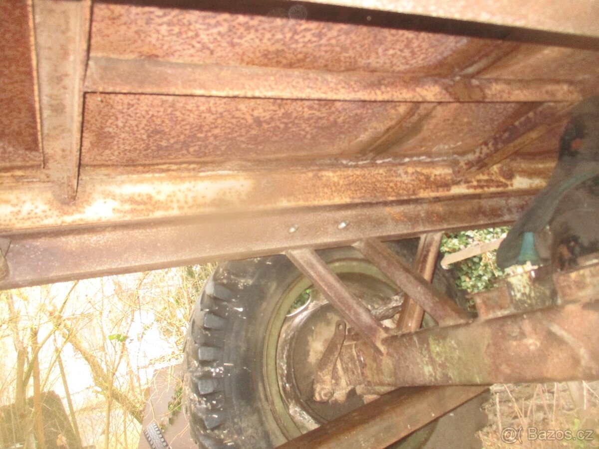 sklápěcí kára za traktor - 3