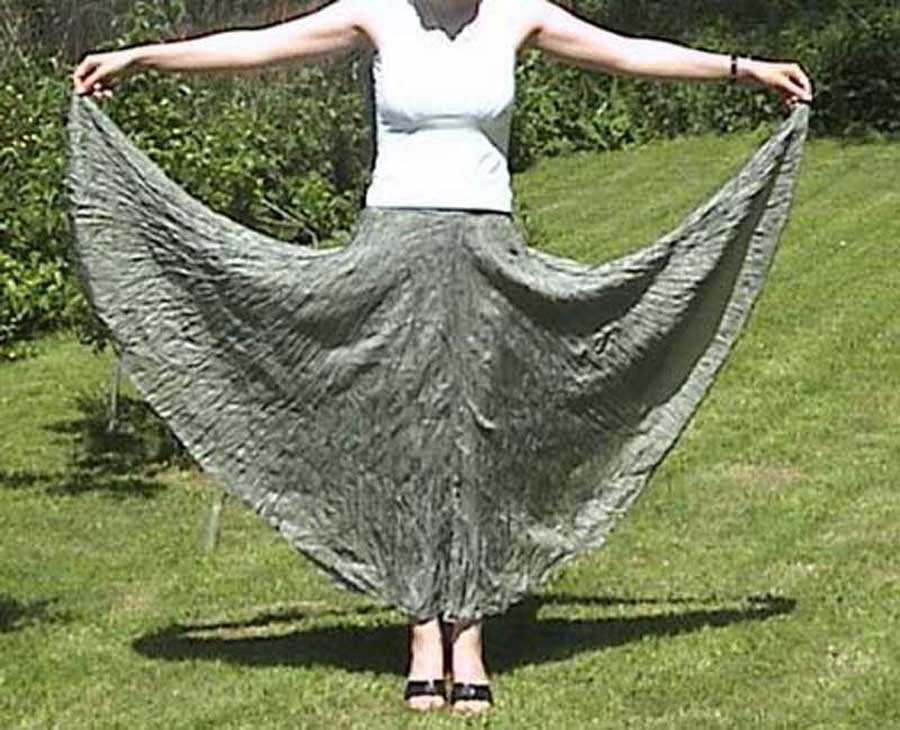 KRÁSNÁ HEDVÁBNÁ, MAČKANÁ SUKNĚ - 3