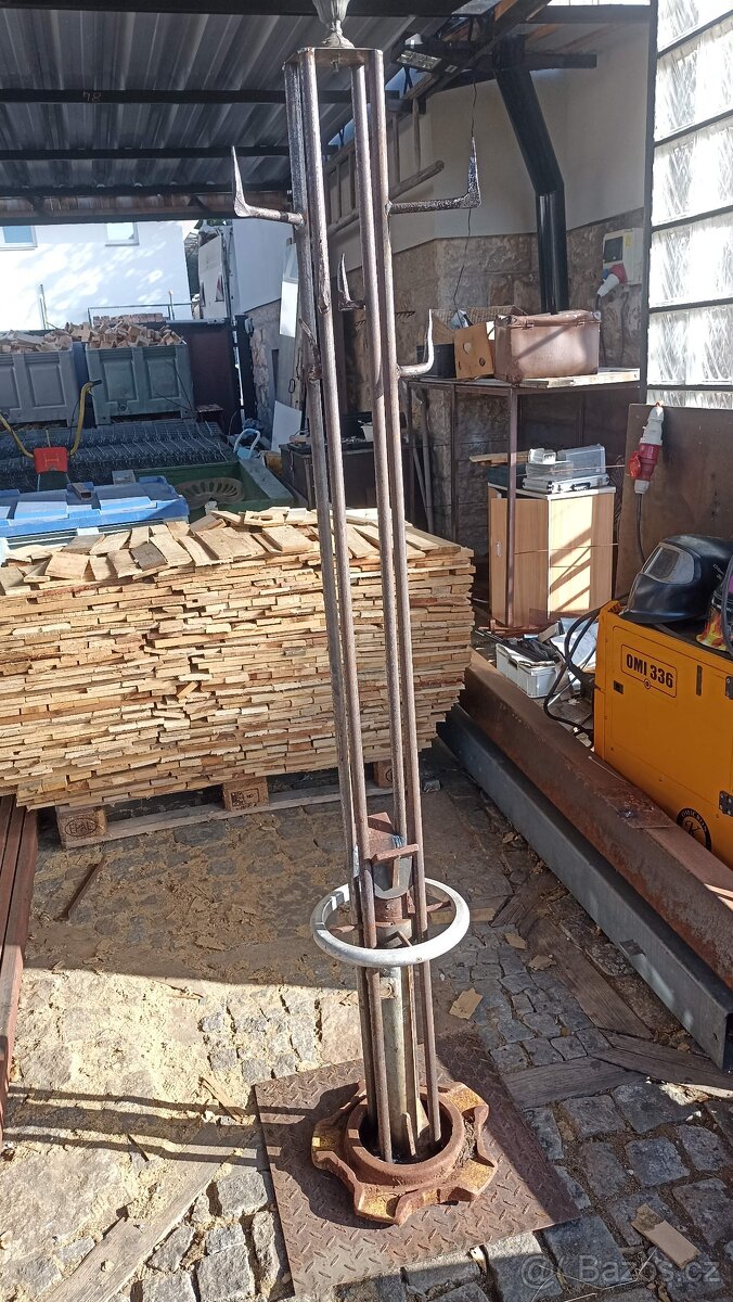 prodám stojanový věšák - 3