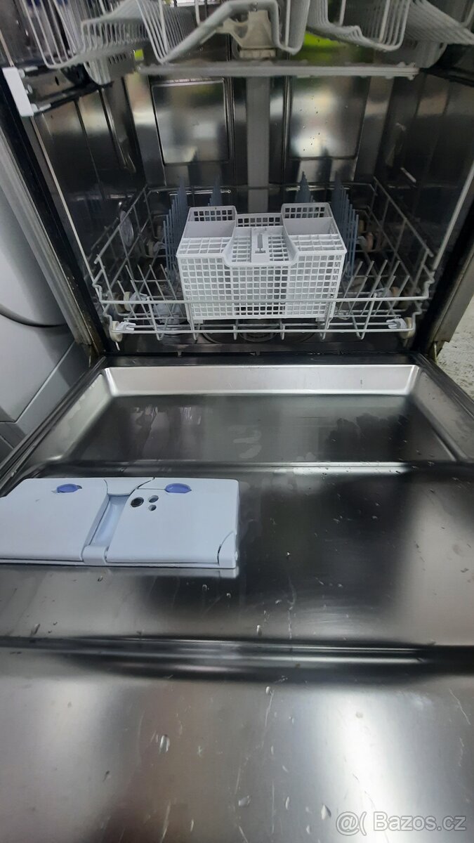 Mycka Whirlpool - vestavna - 3