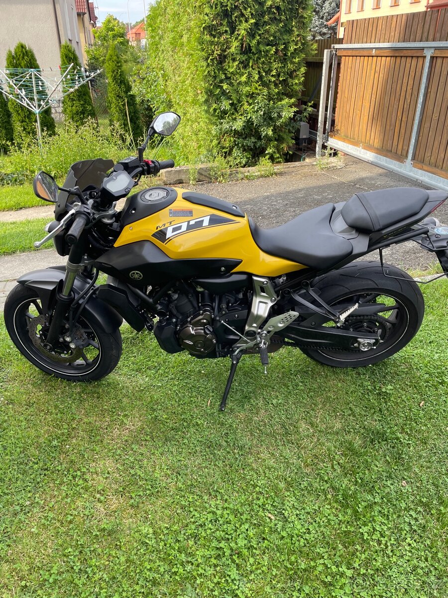 Yamaha MT 07 - 3