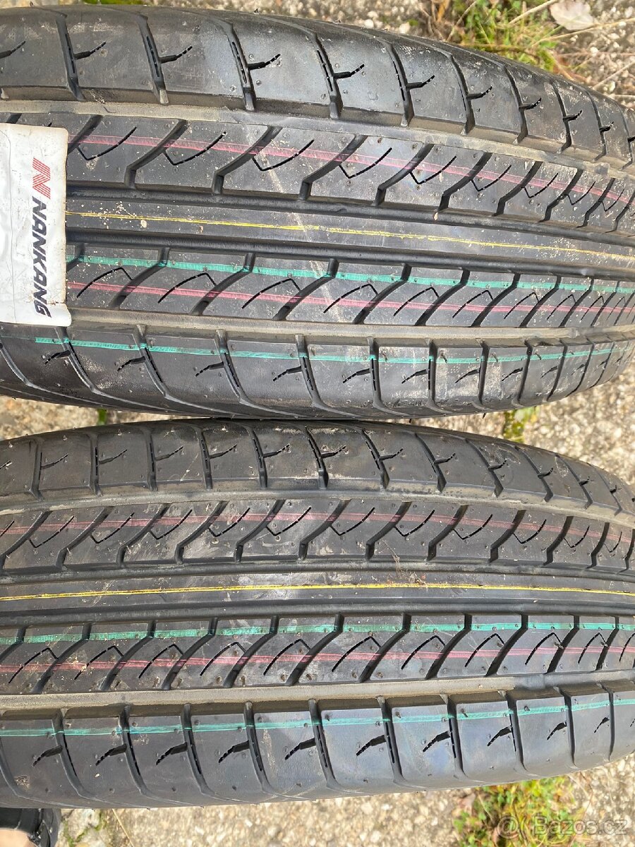 Nankans 215/75 R16 - 3