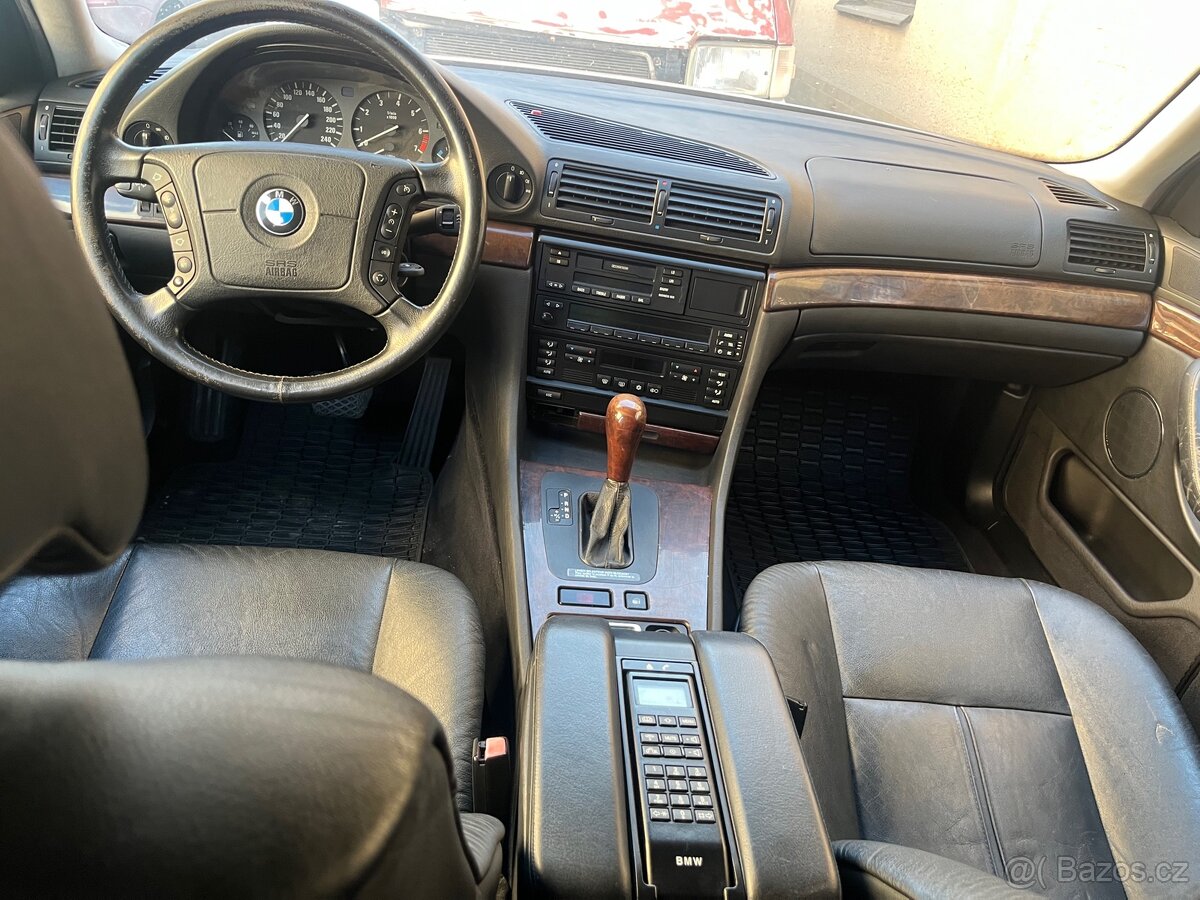 BMW 728i - 3